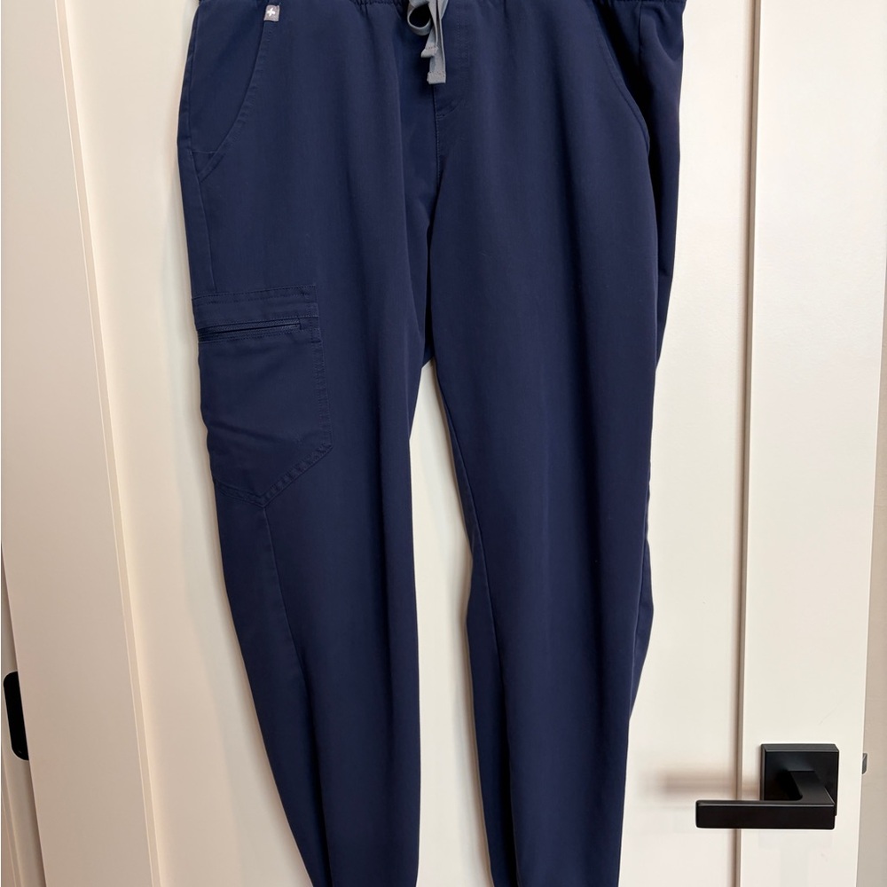 Figs Women’s Jogger Scrub Pants in Navy